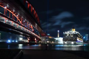コスタフォーチュナと神戸大橋　夜景