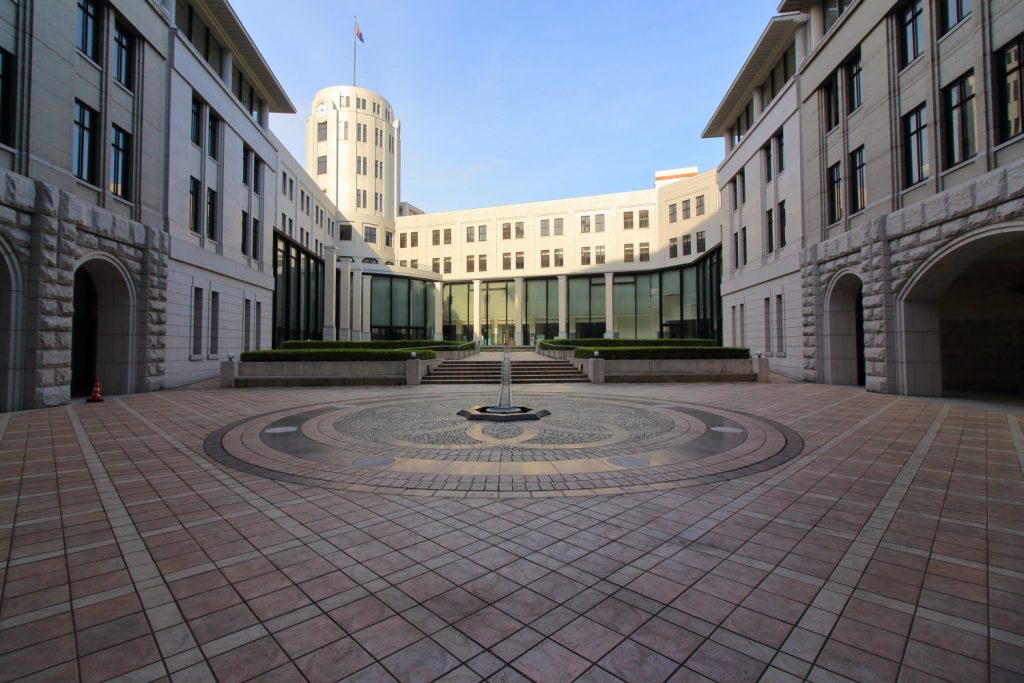 神戸税関　中庭