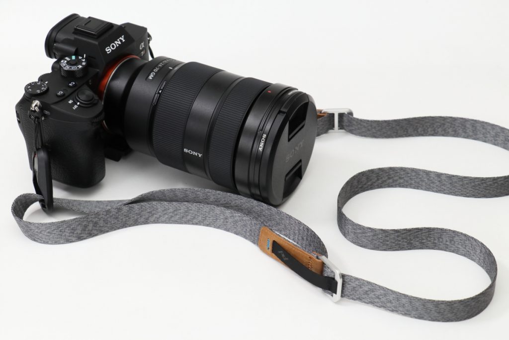 ピークデザインのカメラストラップ リーシュ LEASH SONY a7R3に装着