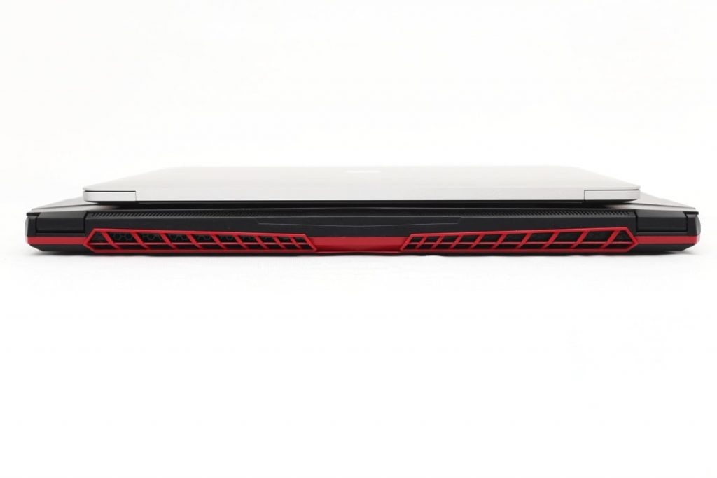 DAIV-NG7500S2-SH5とMacBook Proのサイズ比較