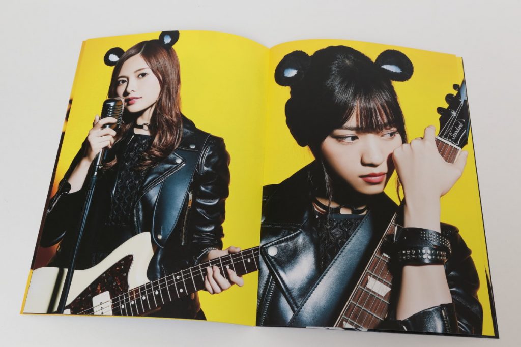 アイドル乃木坂46扮する「マウスバンド」のリーフレット