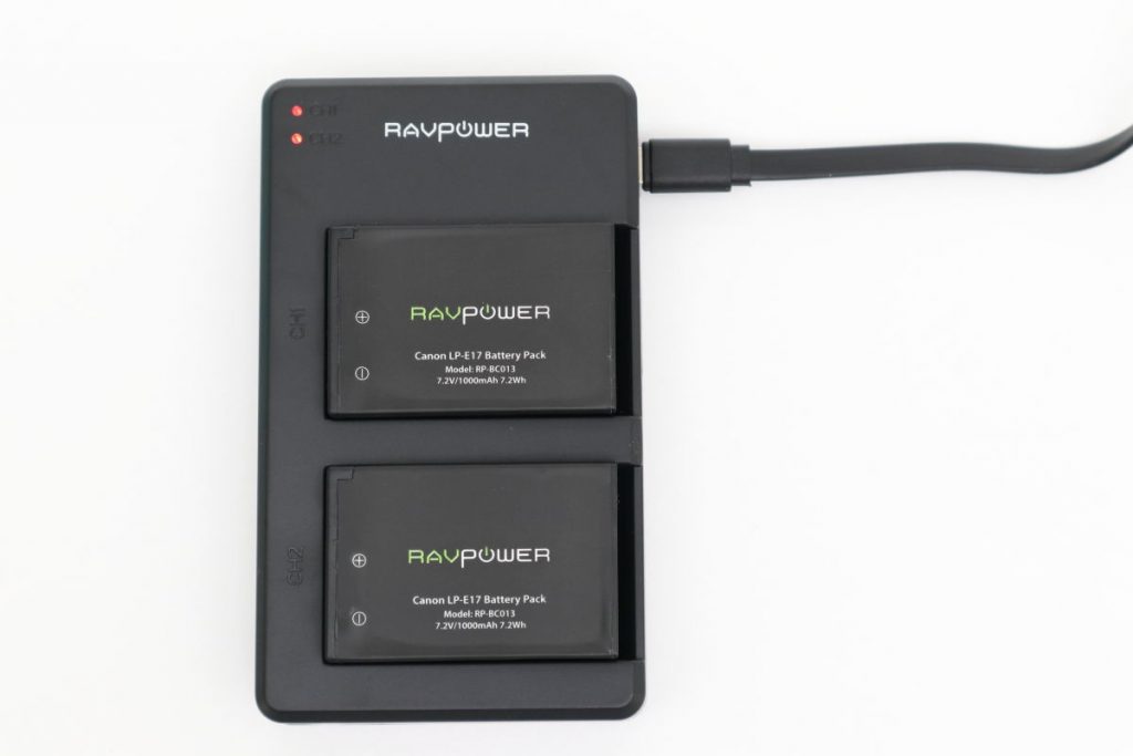 RAVPower RP-BC013 キヤノンLP-E17互換バッテリー 充電中