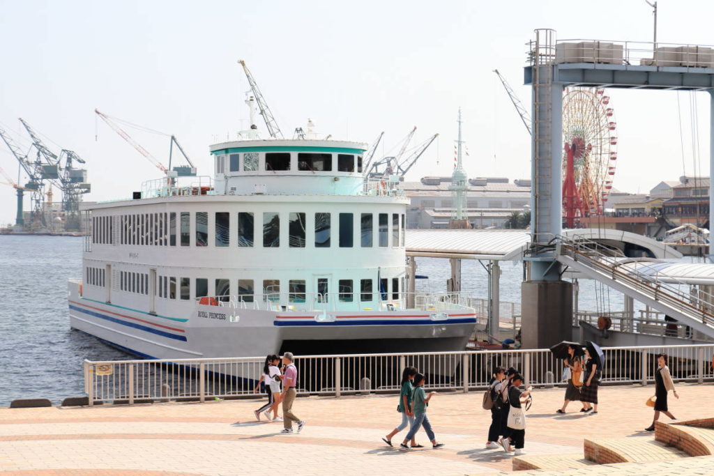 ロイヤルプリンセスクルーズ 神戸港の遊覧船