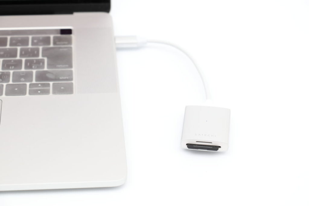 Satechi USB-CカードリーダーとUHS-Ⅱ SDカード
