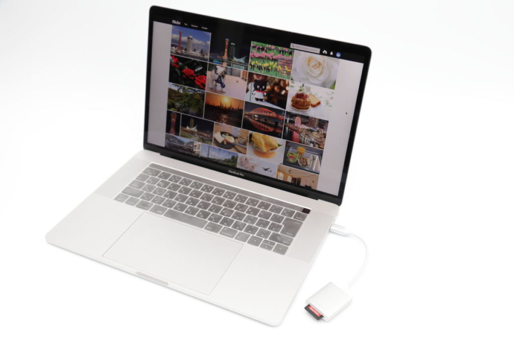 Satechi UHS-II対応SDカードリーダーとMacBook Pro