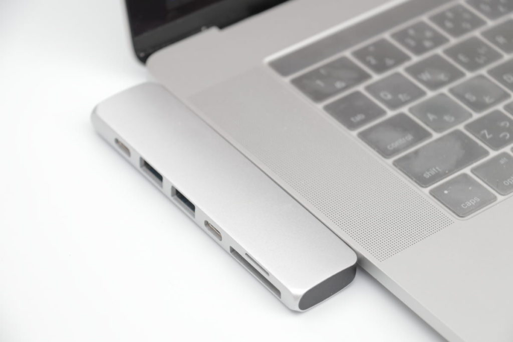 Satechi USB-CマルチハブとMacBook Pro