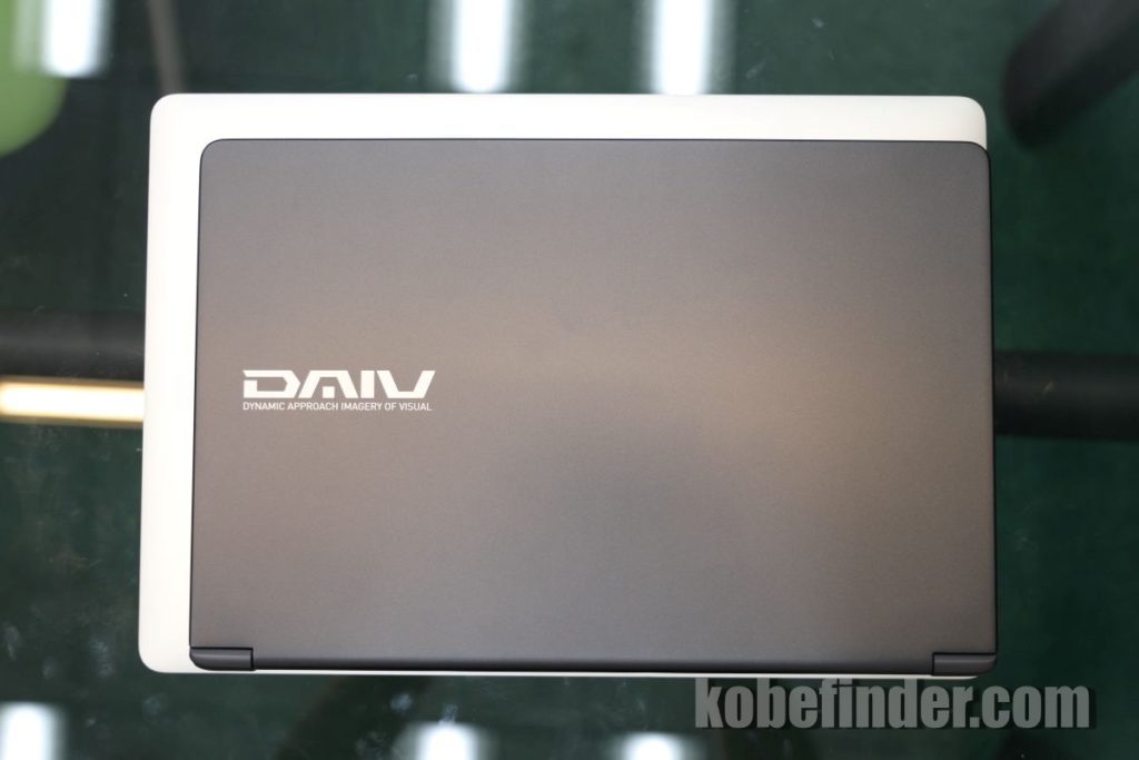 マウスコンピューター DAIV-NG4300とアップルMacBook Pro2016 15インチサイズの比較