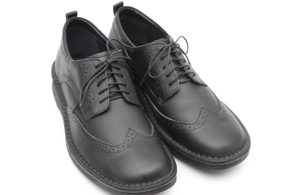 INCHOLJE 紳士用革靴 ウイングチップ　黒色　ブラック