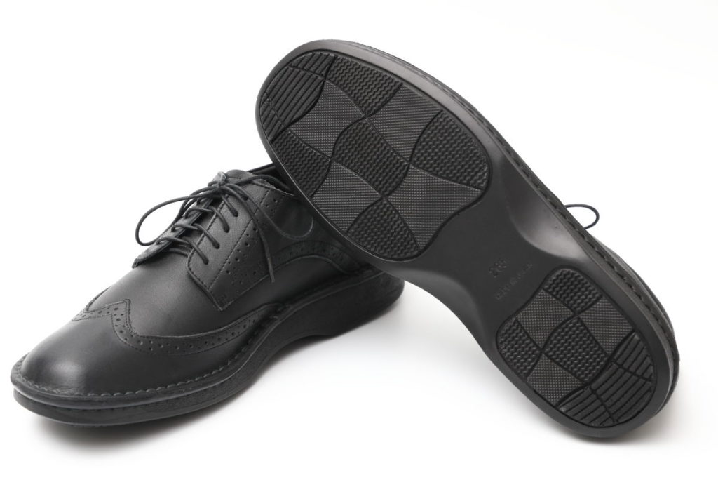 INCHOLJE 紳士用革靴 ウイングチップ　黒色　ブラック