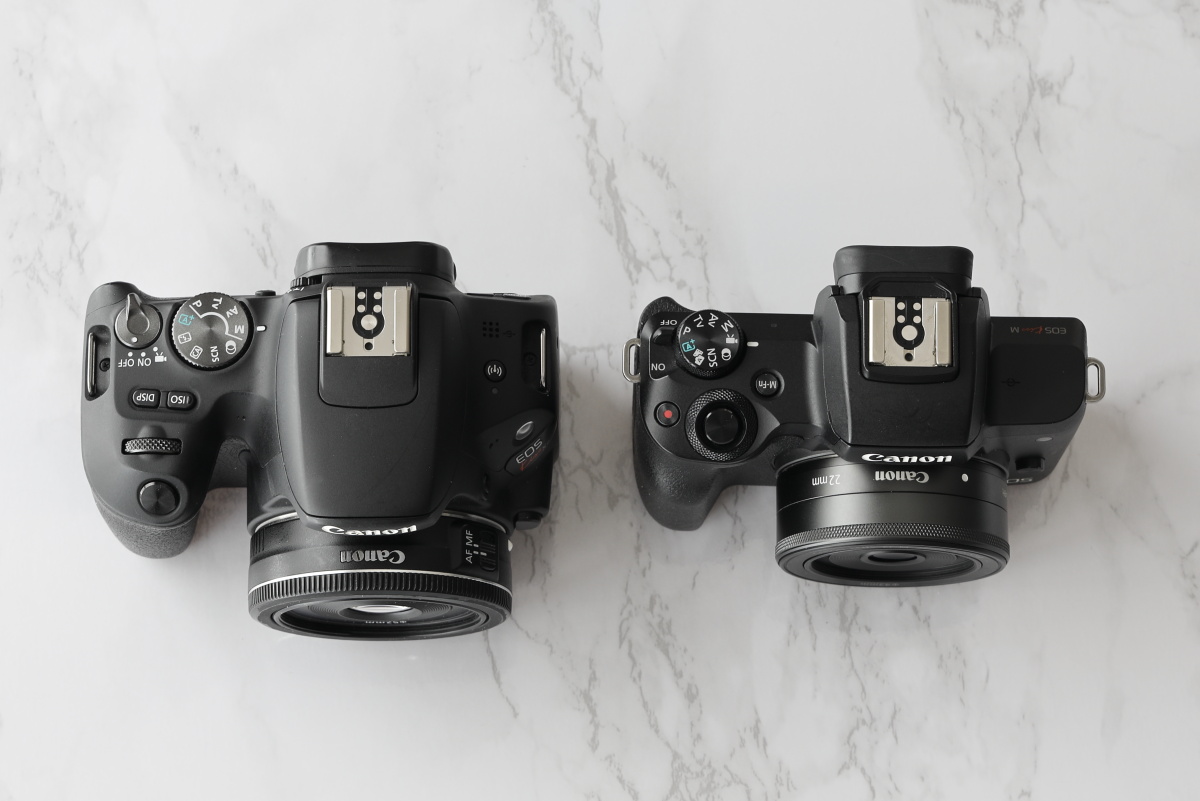 キヤノンの人気のパンケーキレンズふたつ EF-S24mm F2.8 STMとEF-M22mm F2 STM 一眼レフカメラ用とミラーレス一眼カメラ用