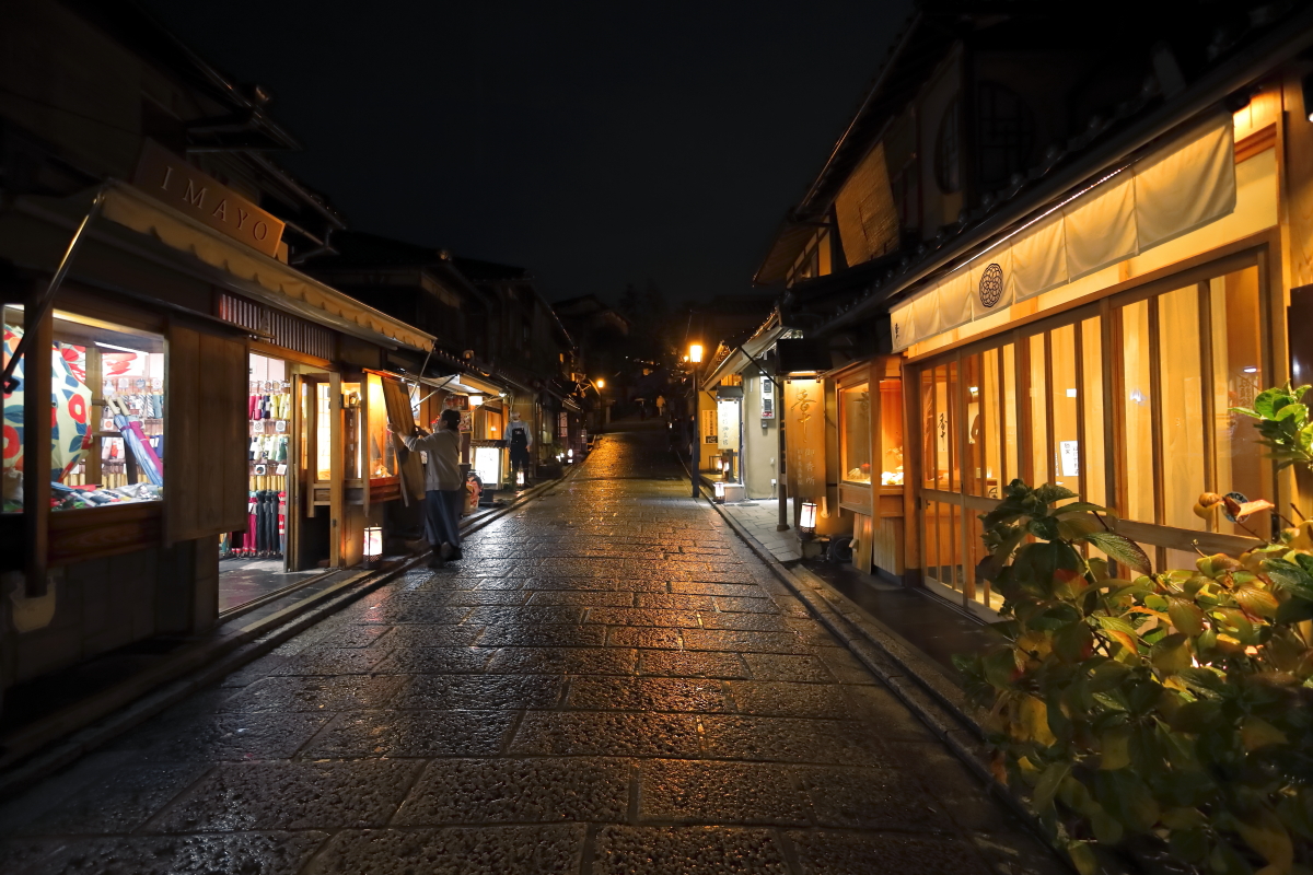 雨の京都　夜景