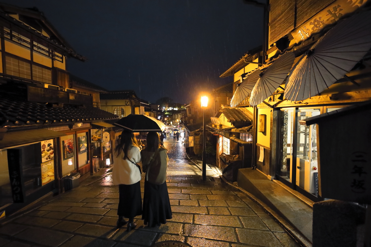 雨の京都　夜景