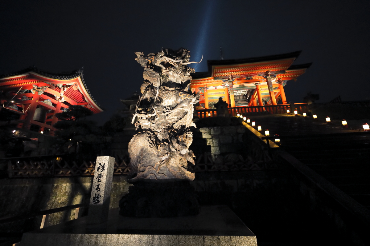 京都清水寺　夜の特別拝観　ライトアップ