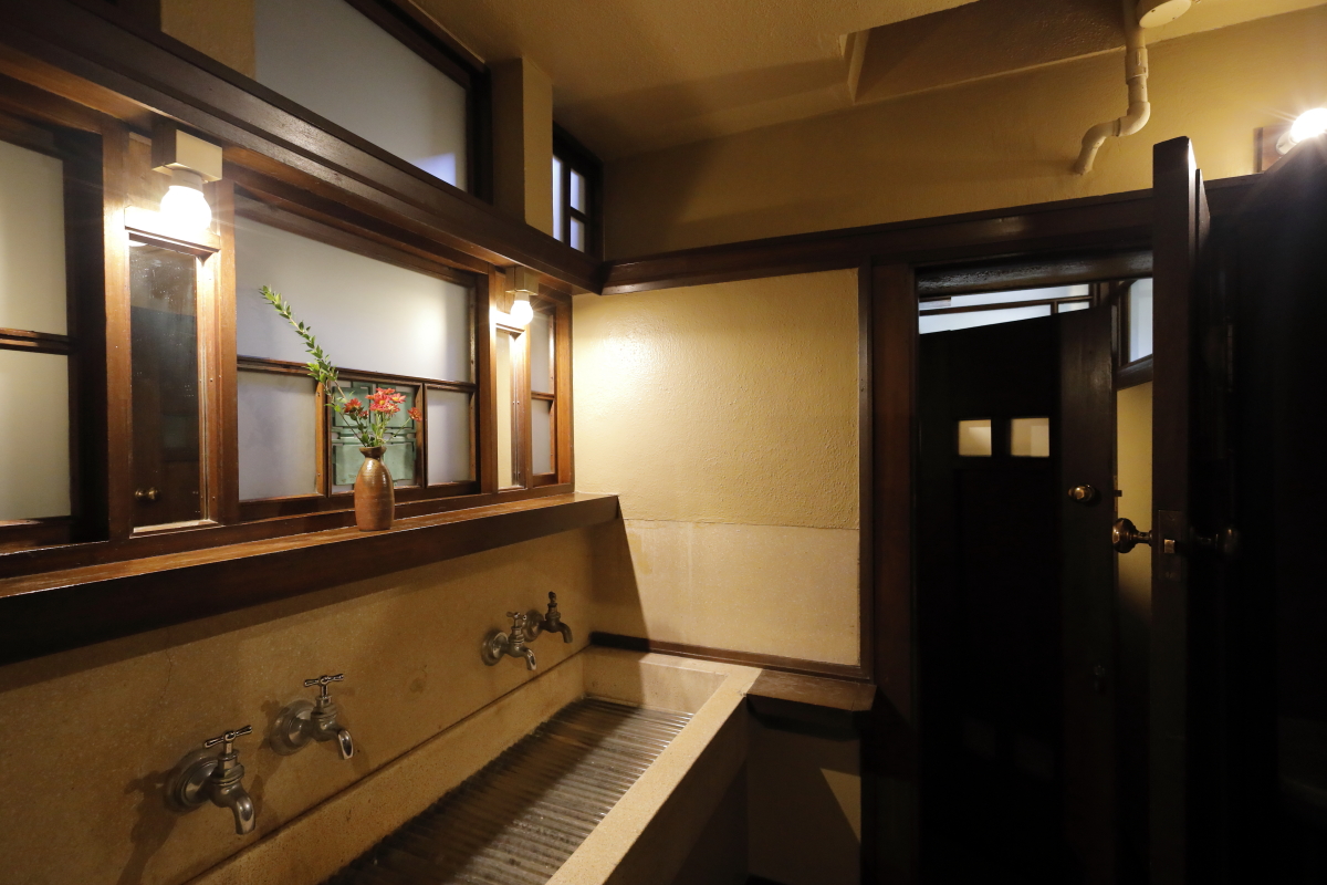 芦屋ヨドコウ迎賓館　3階洗面室