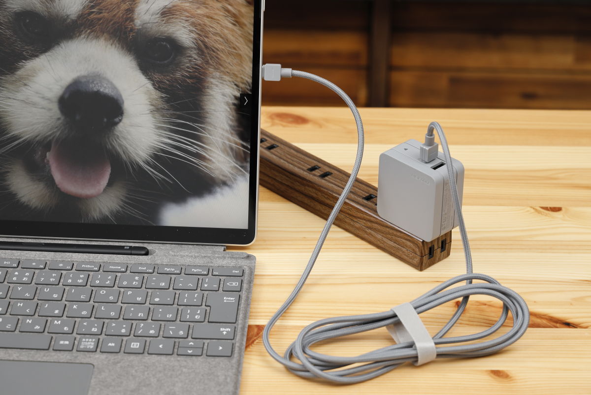 Surface Pro 8 をDIGIFORCE の PD対応USB-C充電器で充電