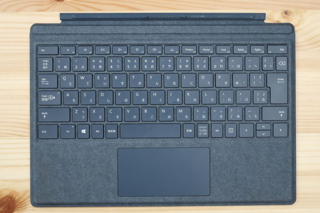 Surface Pro 7 用のキーボード タイプカバー