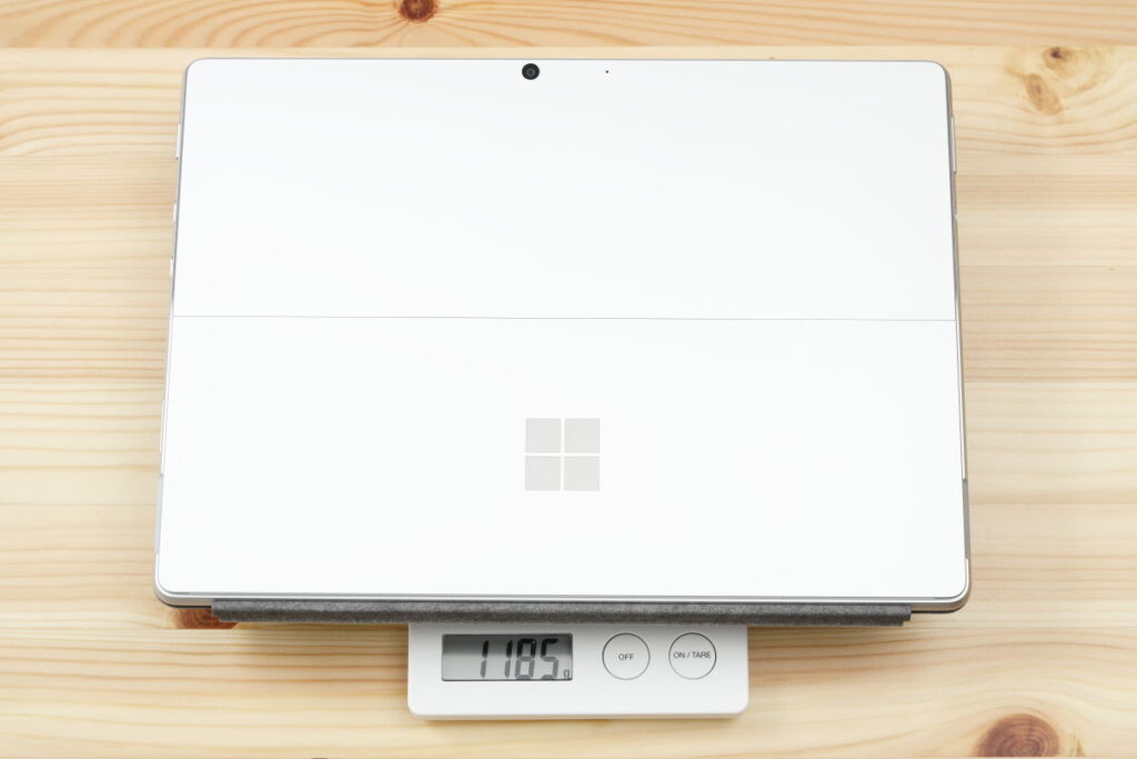 Microsoft Surface Pro 8 本体とキーボードカバー、ペンを合わせた質量