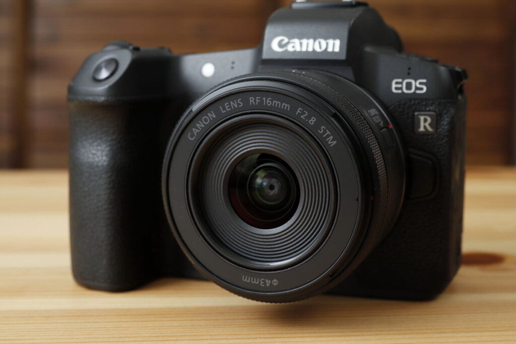 RF16mm F2.8 STM レンズ外観 キヤノン フルサイズミラーレス一眼カメラ用単焦点レンズ　広角レンズ