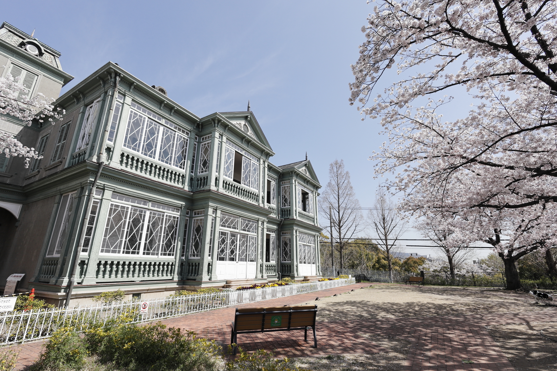 桜と異人館ハンター住宅 作例写真 キヤノンEOS RとRF16mm F2.8 STM