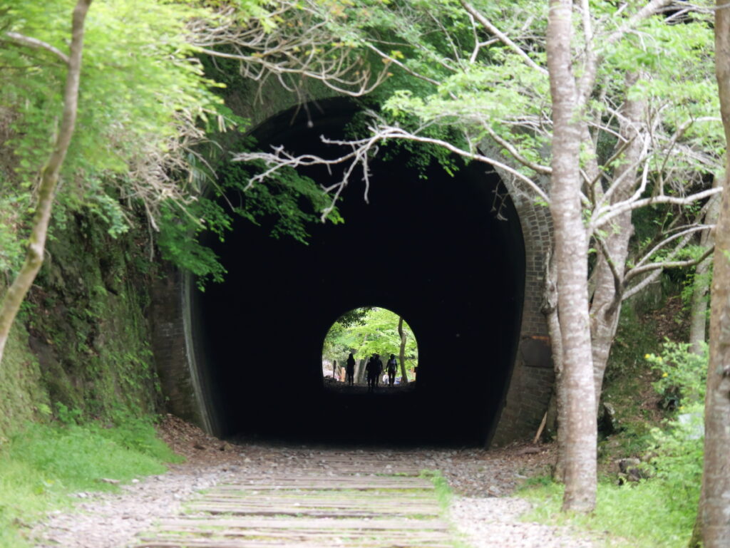 短いトンネル　福知山線廃線ハイキング