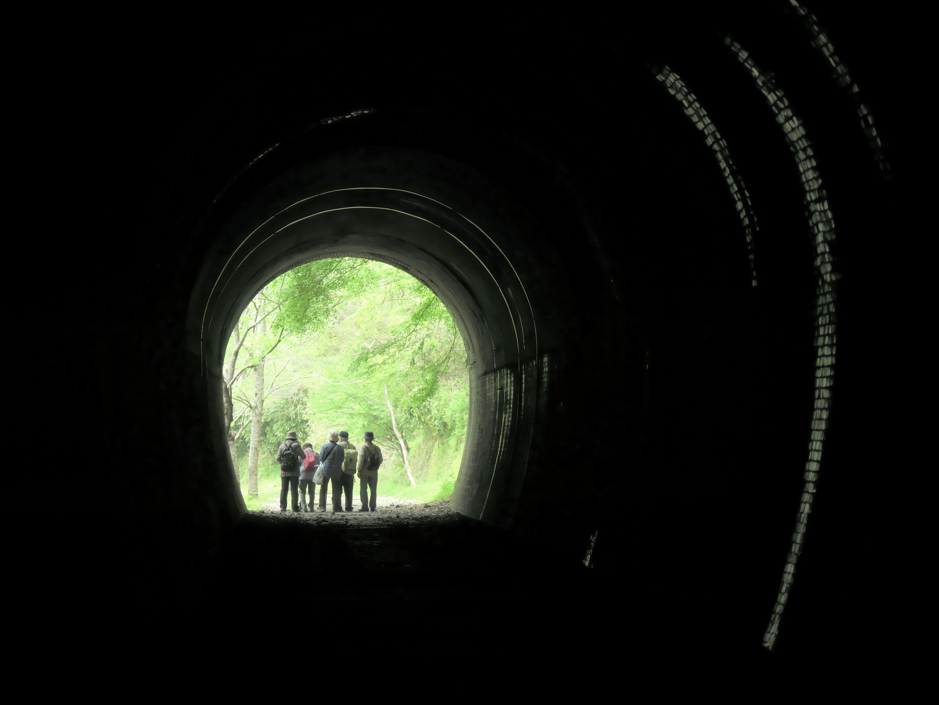 トンネルとシルエット 旧福知山線の廃線 LUMIX GH6 作例写真