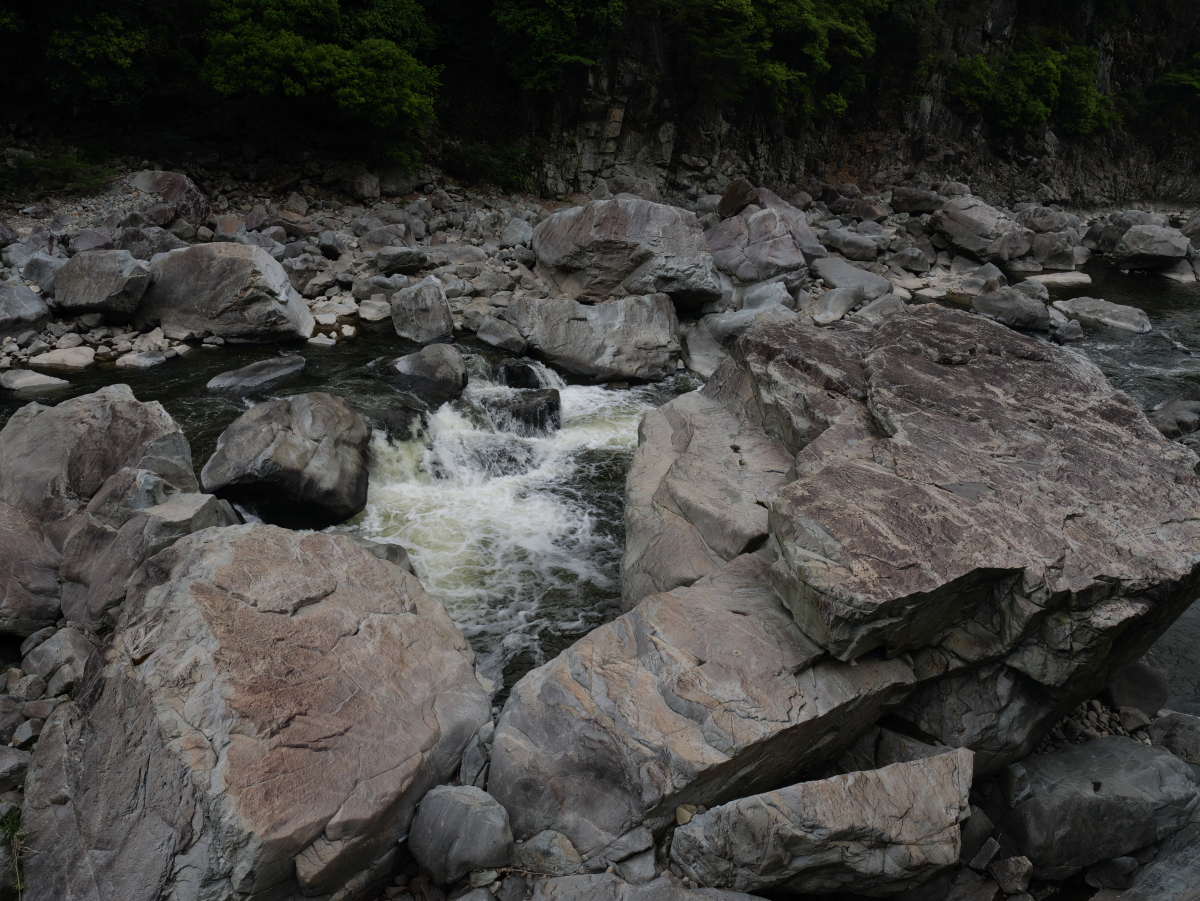 武庫川の岩