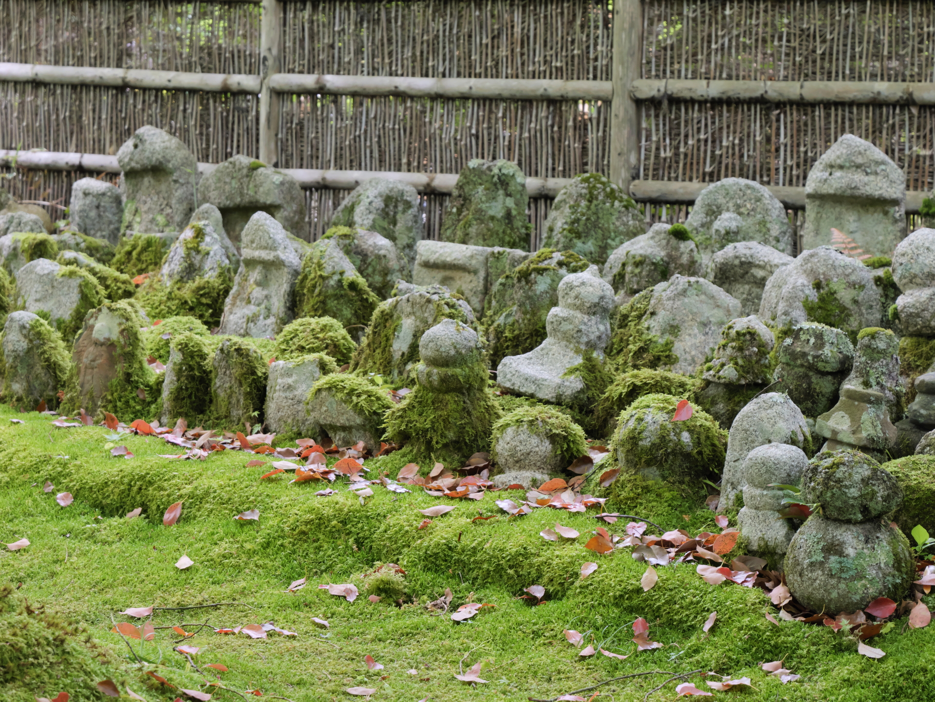 石仏　化野（あだしの）念仏寺　京都　嵐山