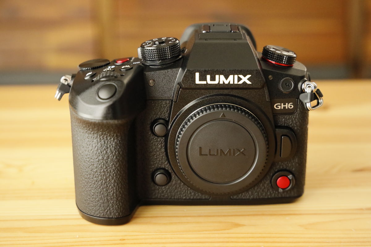 LUMIX GH6 ボディ パナソニック　ミラーレス一眼カメラ