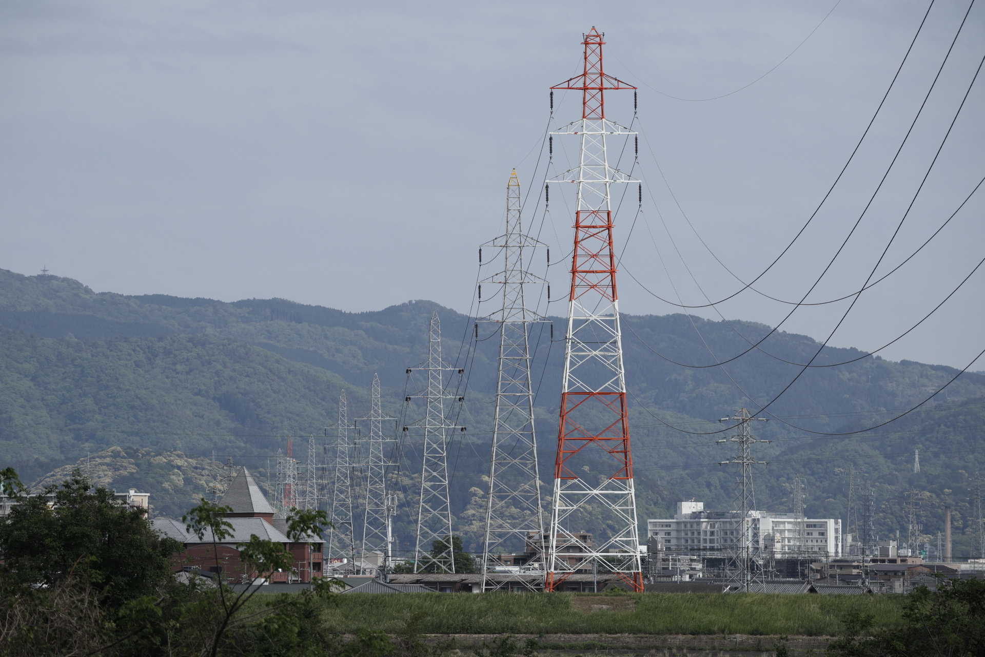 京都の送電塔　EF-M55-200mm F4.5-6.3 IS STM　作例写真