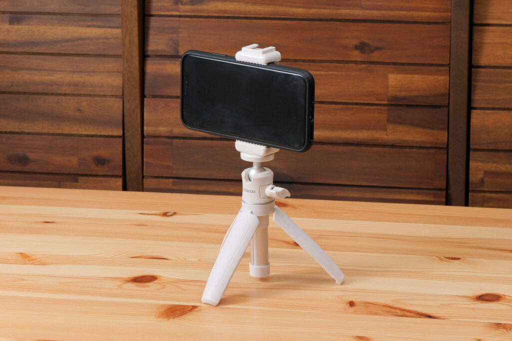スマホ iPhoneを固定 Ulanzi MT-08 スマホ対応テーブルトップ小型三脚 ホワイト