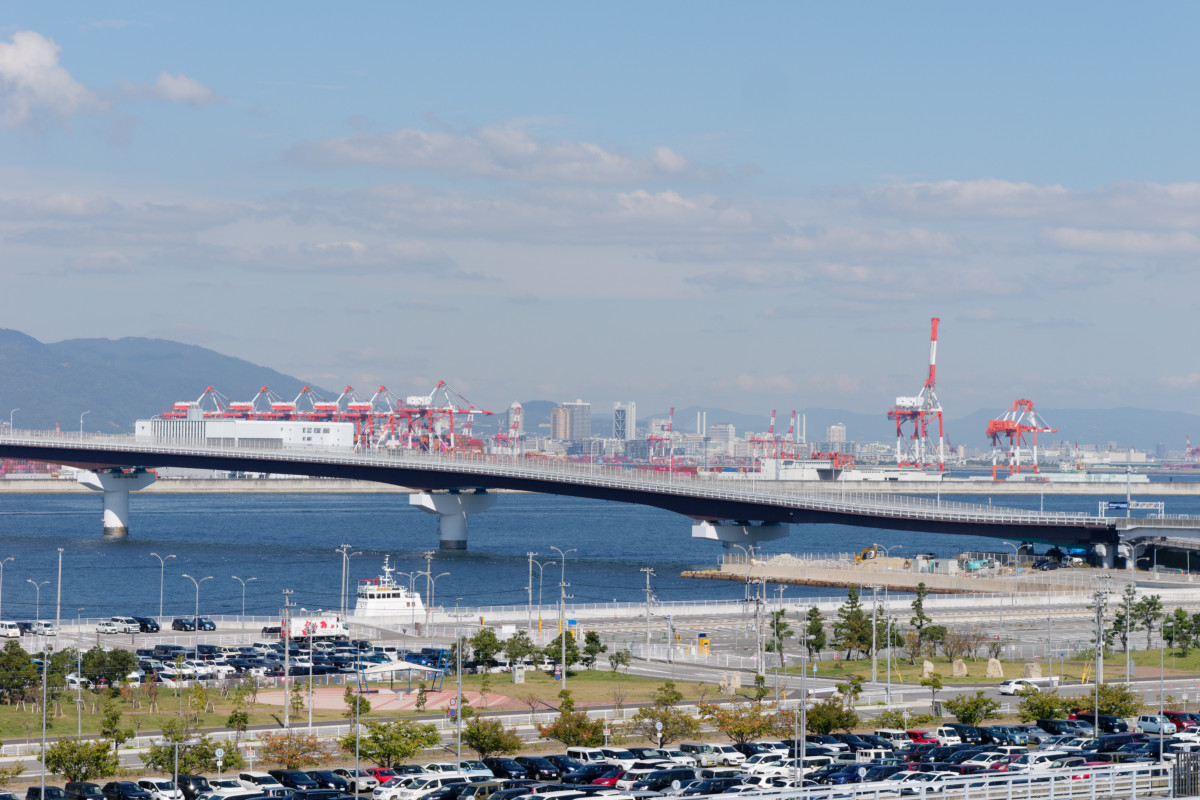 神戸空港屋上展望デッキ　神戸の港町の景色