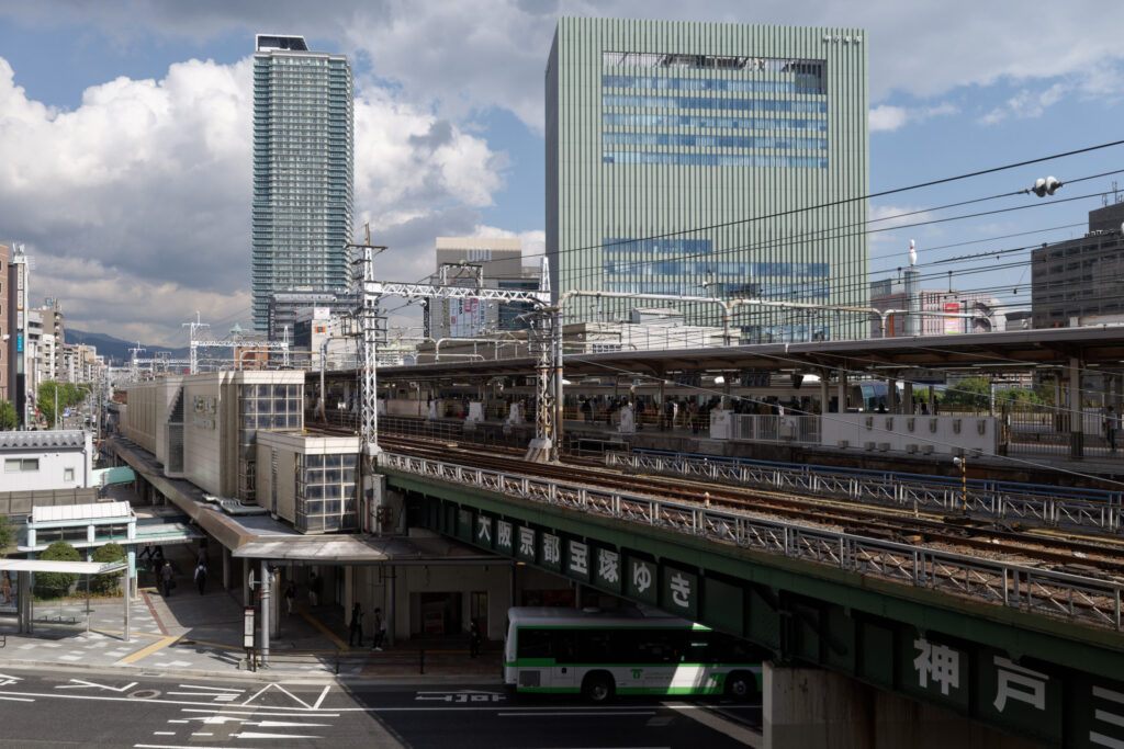 「神戸三宮阪急ビル」EKIZO 3階のタリーズからの眺め