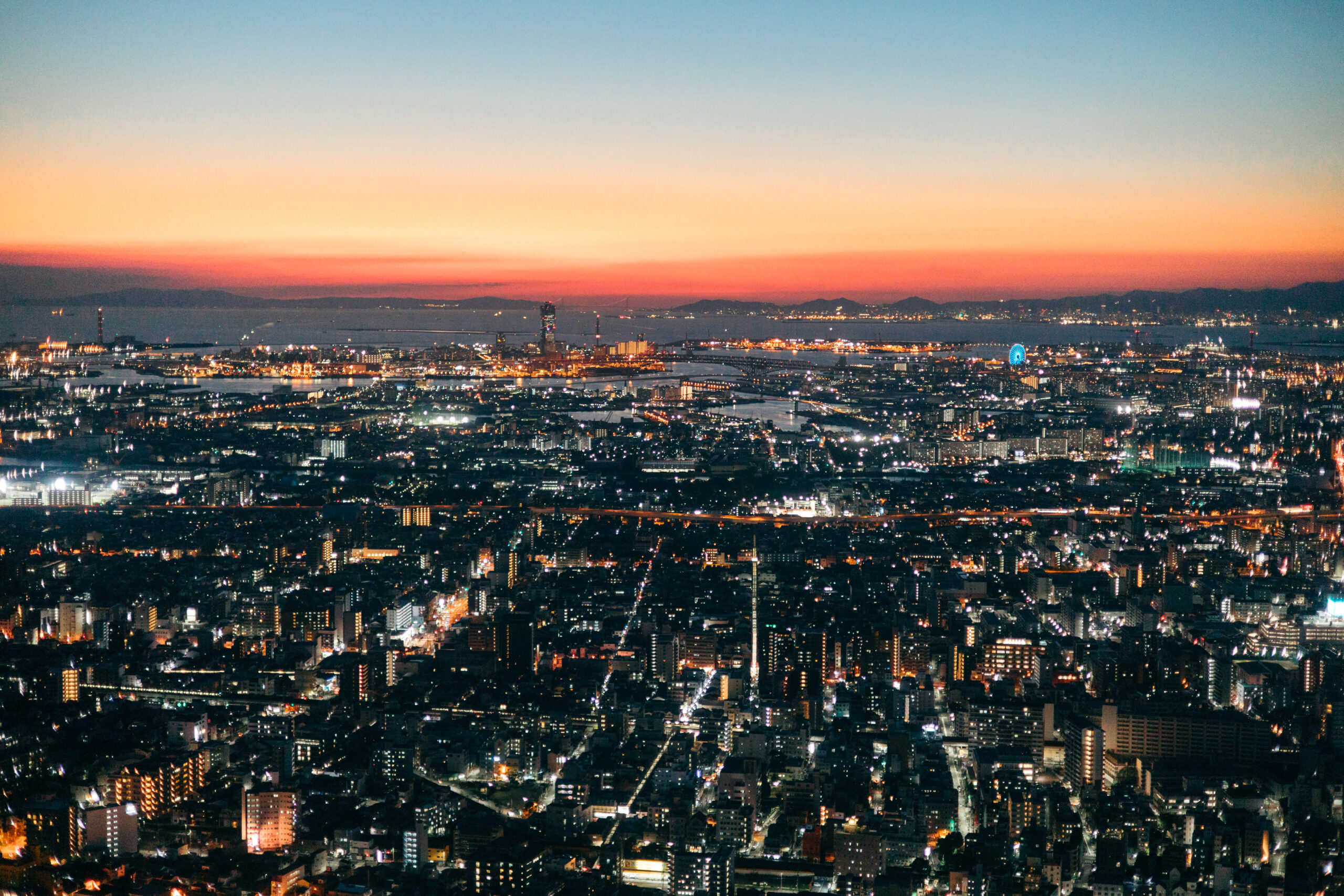 あべのハルカス　展望台から見た大阪の街の夕暮れの景色