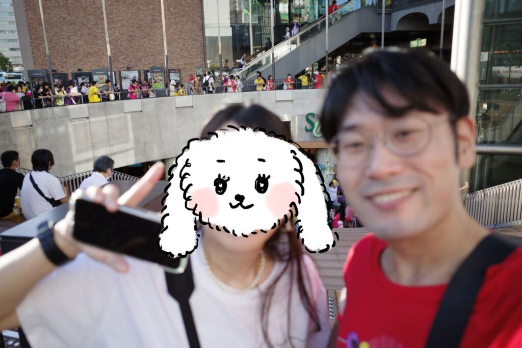 GRIIで夫婦の自撮り 神戸国際会館を背景に