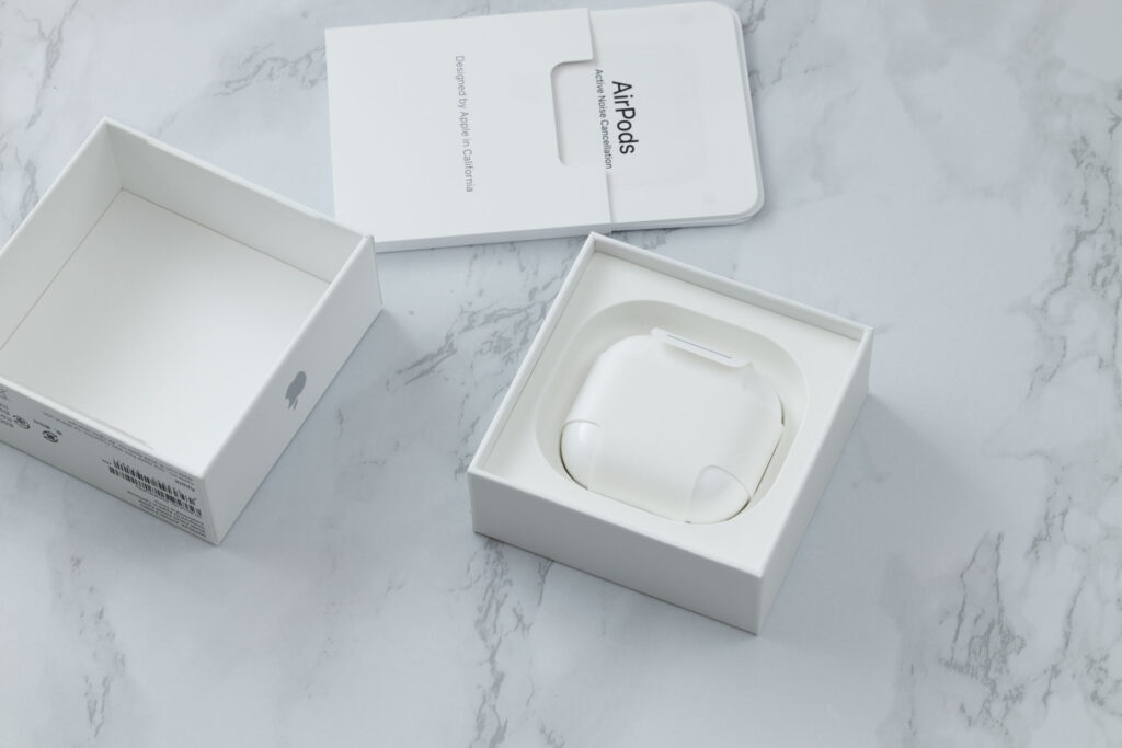 AirPods 4のパッケージ