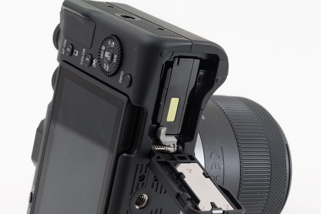 キヤノン ミラーレス一眼カメラ EOS R50 V