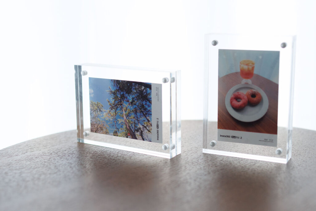 写真を額装するのがおすすめ