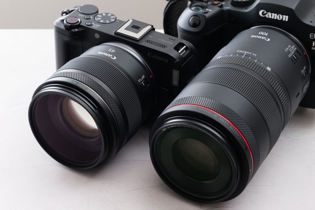 H&Yの保護フィルターを装着したRF45mm F1.2 STMとRF100mm F2.8 L MACRO IS USMの2本を並べたところ