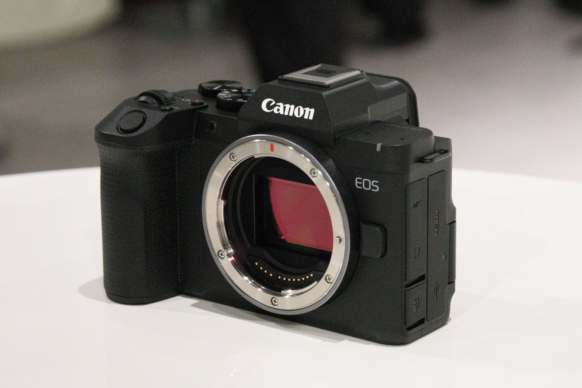 EOS R8 Mark IIの外観