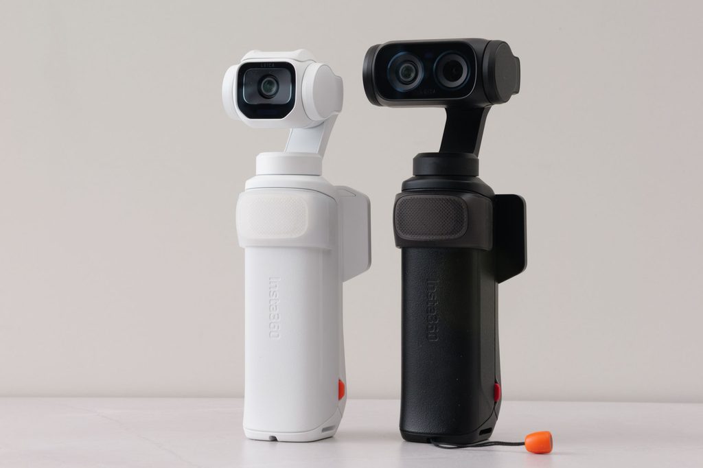 ホワイトの Luna Pro とブラックの Luna Ultra を並べた様子