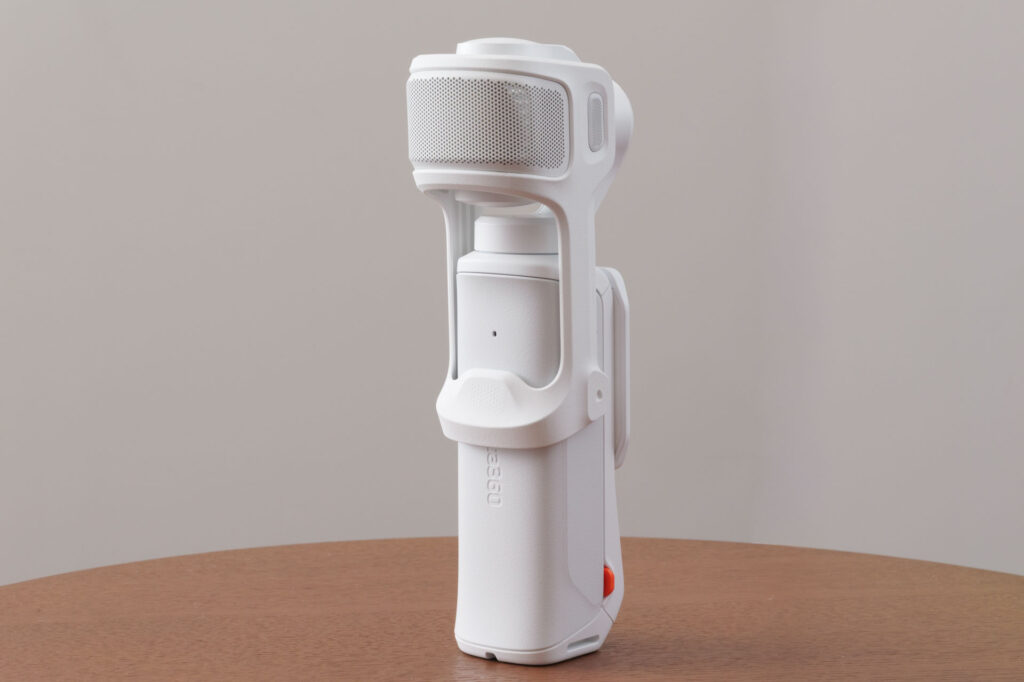 スライド式保護ケースに入れたInsta360 Luna Proを背面から見たところ