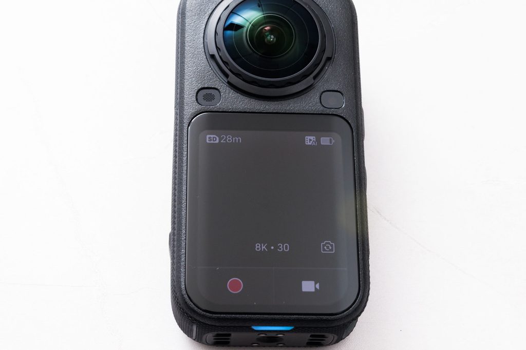 Insta360 X6の撮影画面。8K・30fpsで残り28分と表示されている