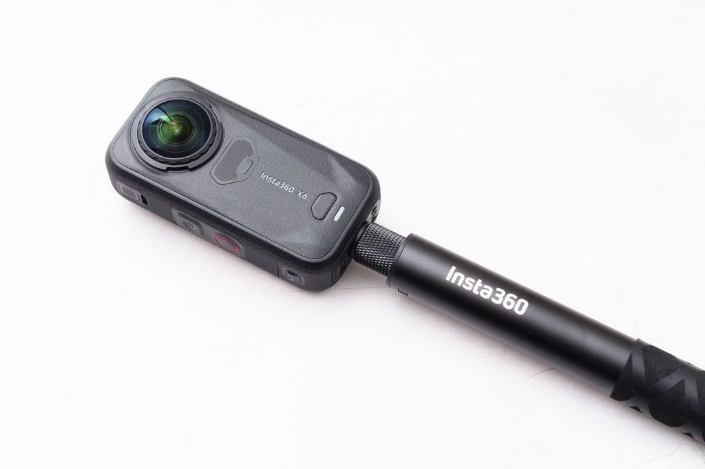 Insta360 X6を自撮り棒に取り付けたところ