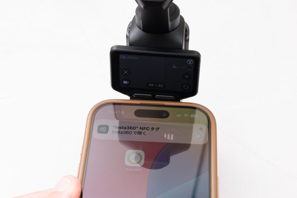 Insta360 Luna UltraにスマートフォンをかざしてNFCの通知が出たところ