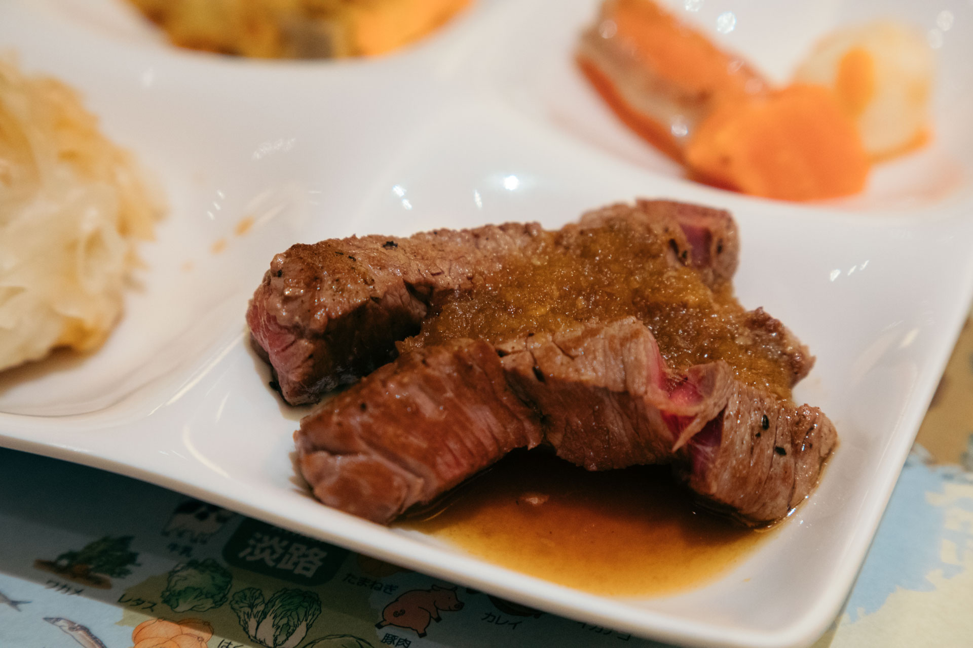 目の前で焼いてくれるステーキ