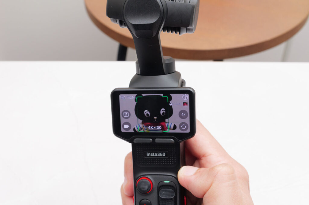 4倍までズームしてもトラッキング枠が被写体に付いたままの撮影画面