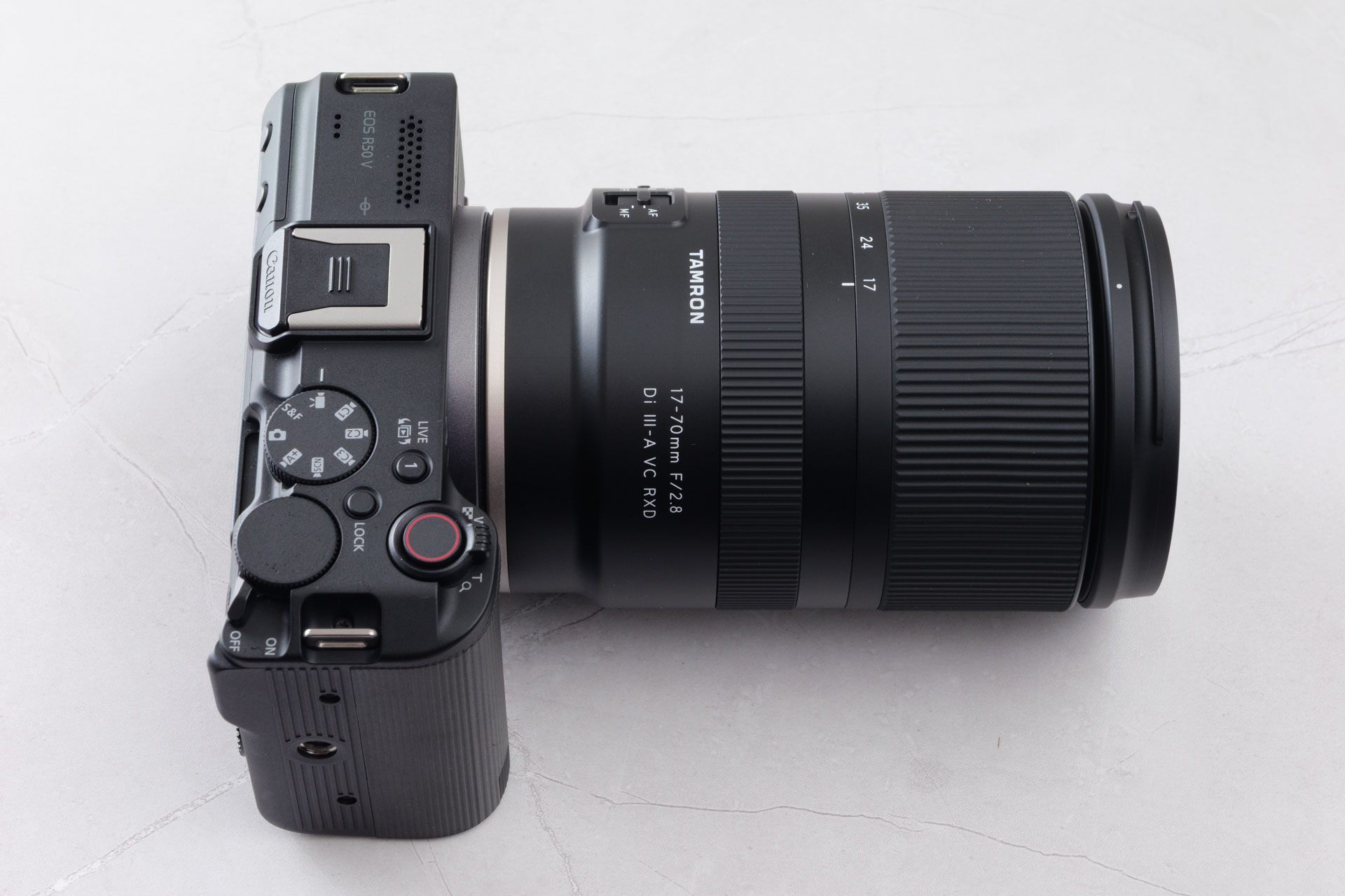 EOS R50 Vに装着した状態