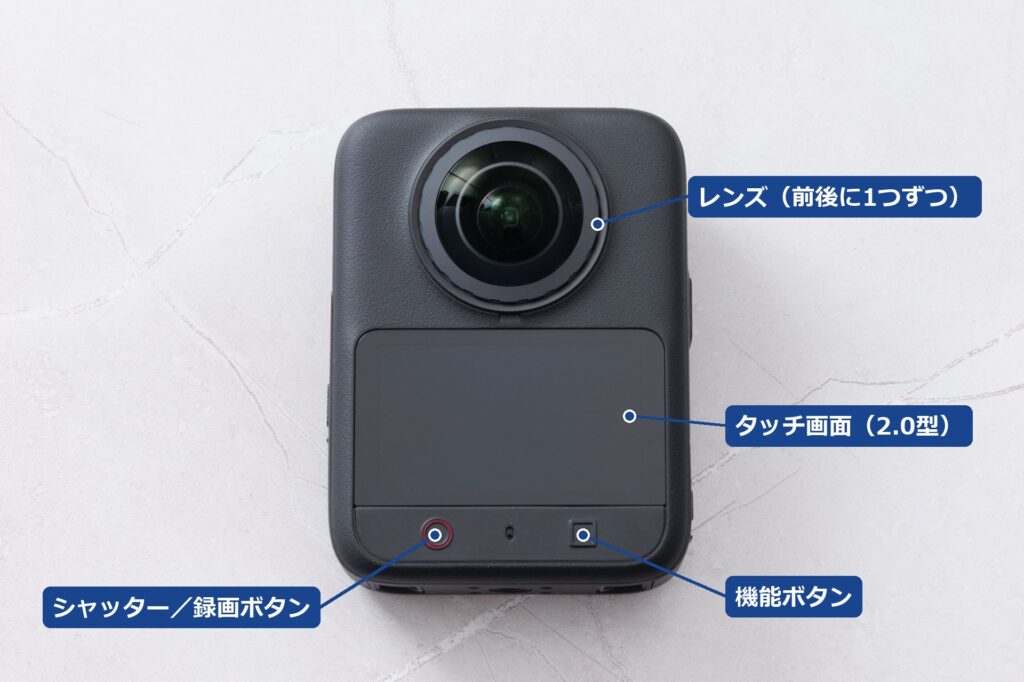 Osmo 360 IIのタッチ画面がある面。シャッター/録画ボタンと機能ボタン